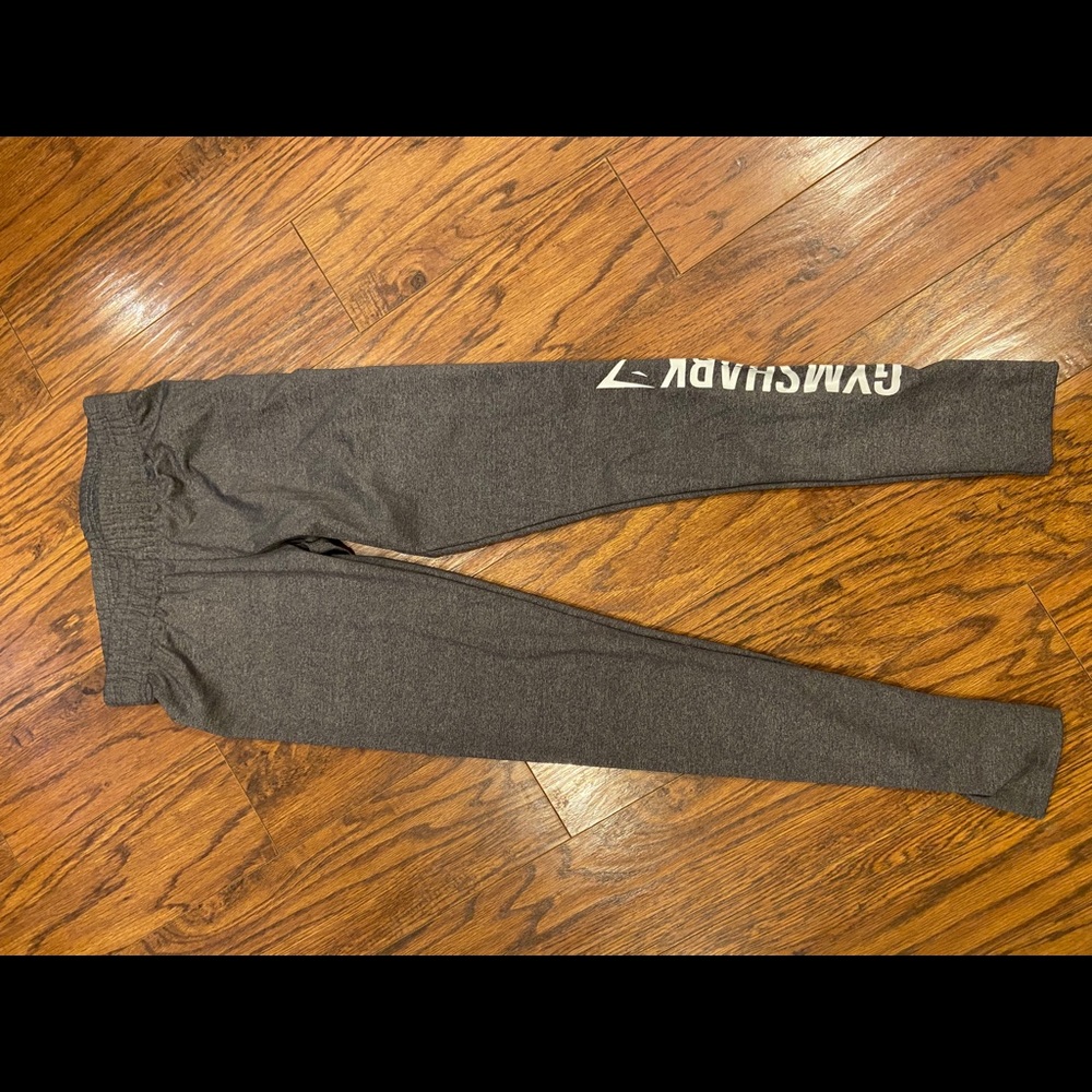 Gym shark leggings